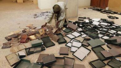 مخطوطات روحانية وكتب قديمة